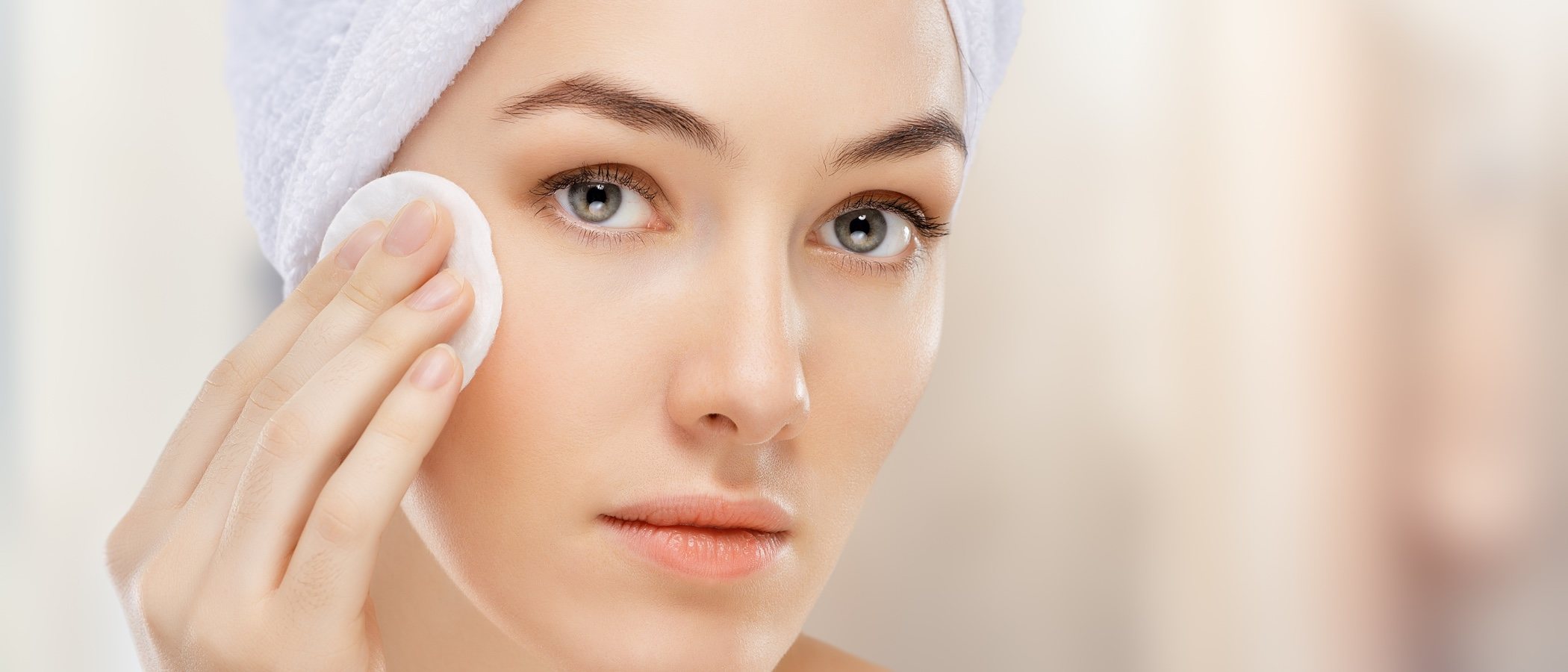 Limpieza facial: luce una piel sin impurezas